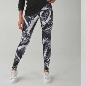 Lululemon Wunder Under‎ Pant III Full-On LuonStatic Mist White Black Size 6
